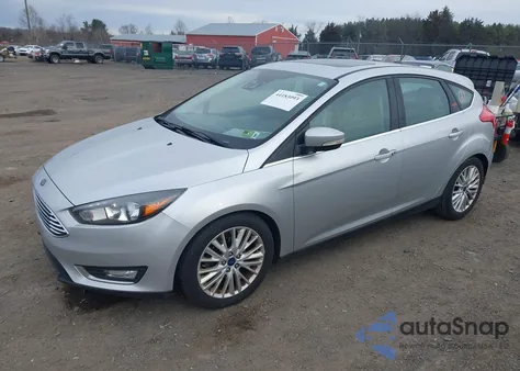 2017 Ford Focus Titanium z USA, uszkodzony, nr VIN 1FADP3N28HL333927